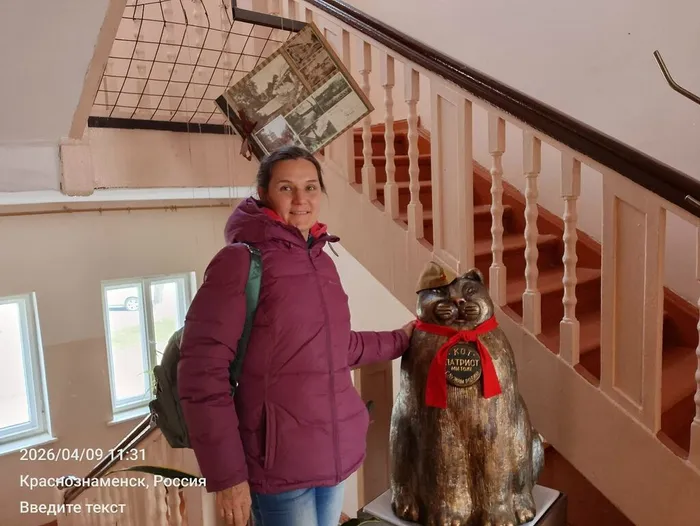 на фотографии посетитель музея