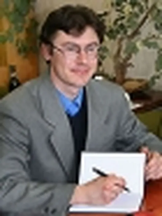 на фотографии калининградский писатель, учёный-эколог, краевед Григорьев Дмитрий Геннадьевич