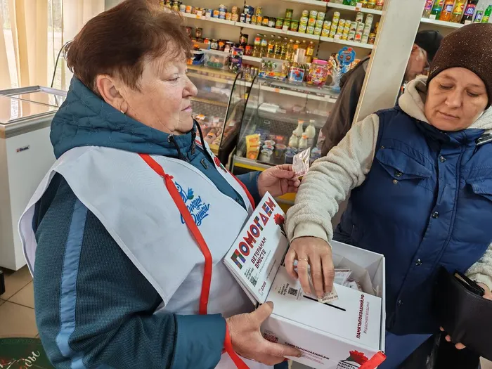 на фотографии участники акции (4)