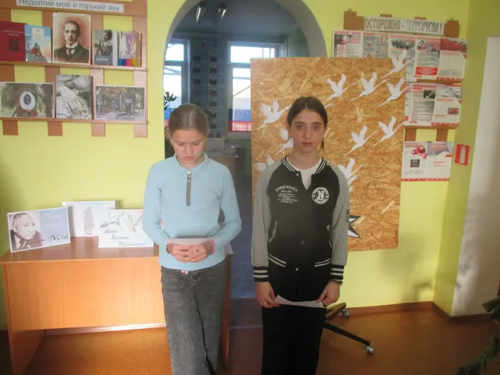 Девочки читают стихи о войне