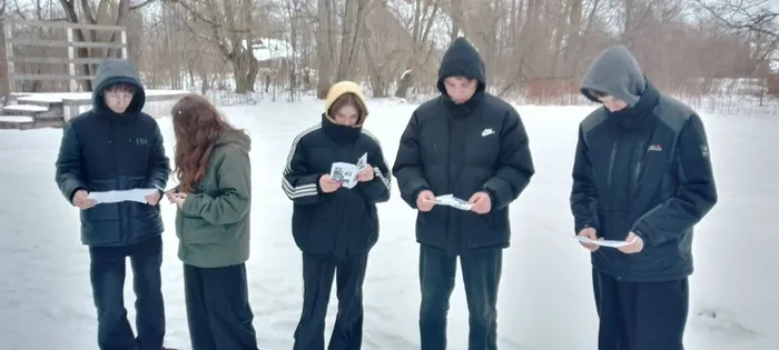 на фотографии участники акции 1