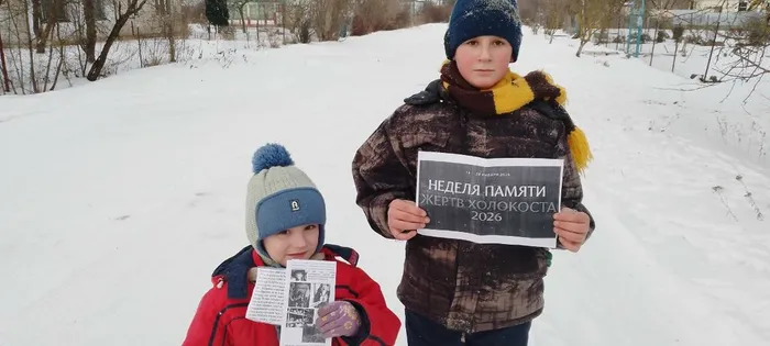 на фотографии участники акции (2)