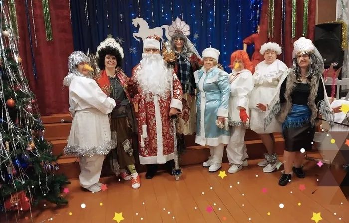 1. На фото участники сказочной постановки