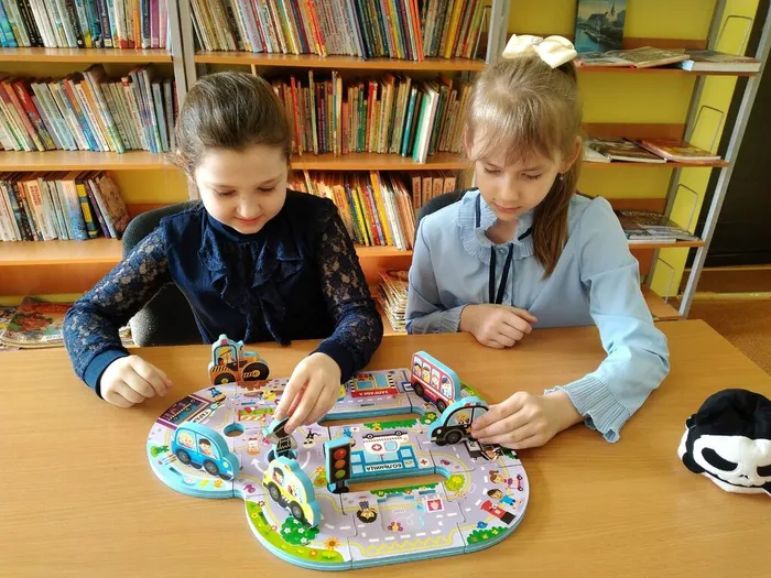 Девочки в мини - городке