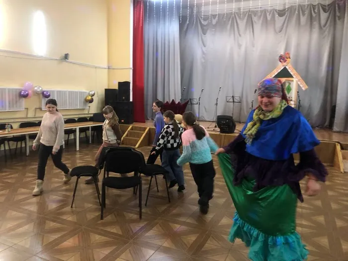 на фотографии участники игровой программы (3)