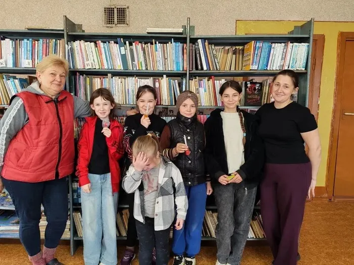 на фотографии участники игрорвой программы (3)