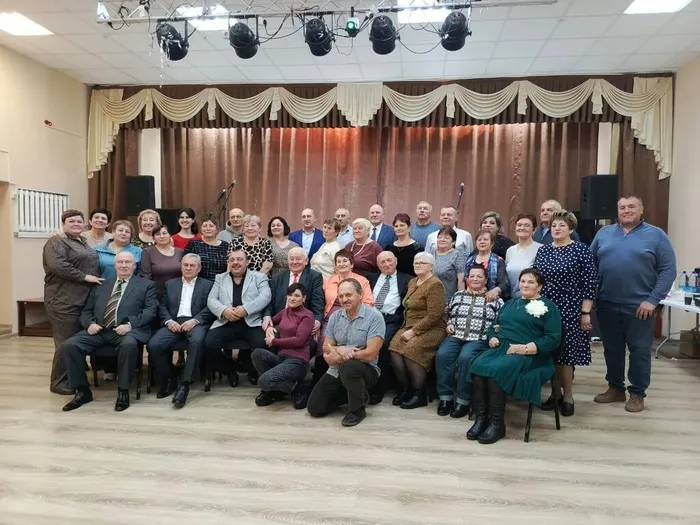 на фотографии гости праздника