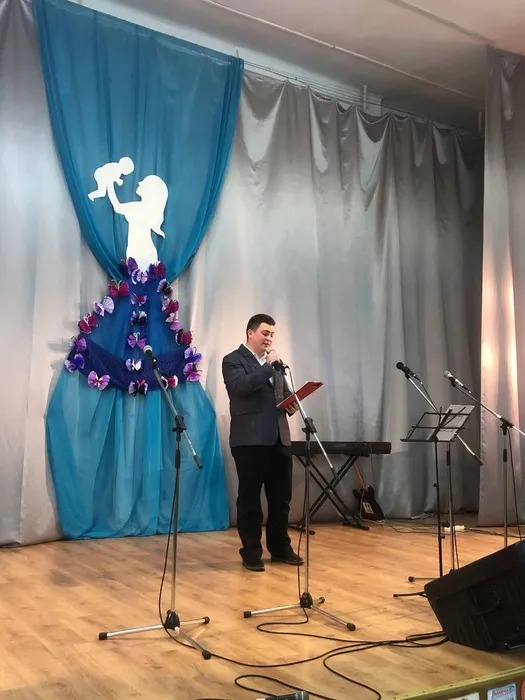 на фотографии фрагмент праздничного концерта (2)