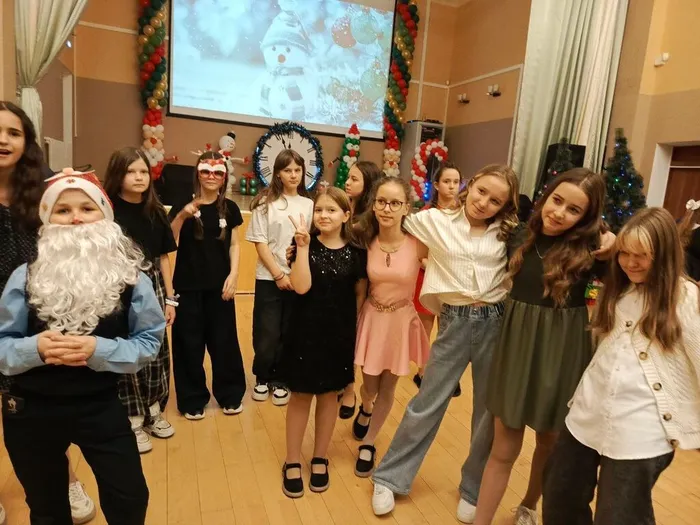 на фото участники программы