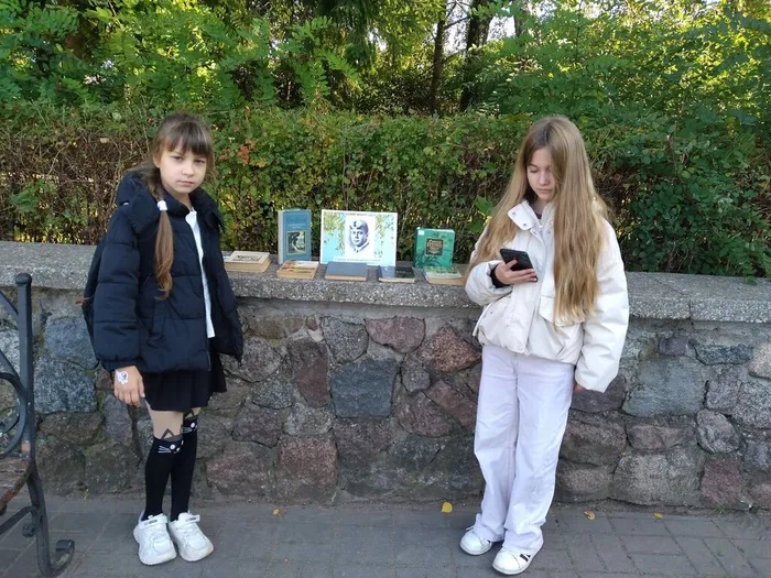 Яна читает стихотворение Родина