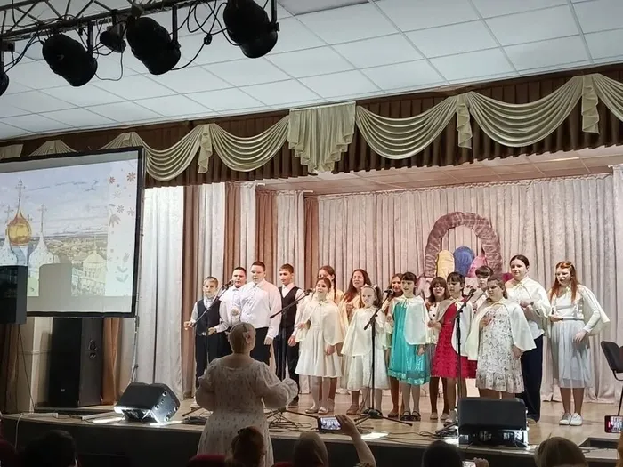 на фотографии хор воскресной школы