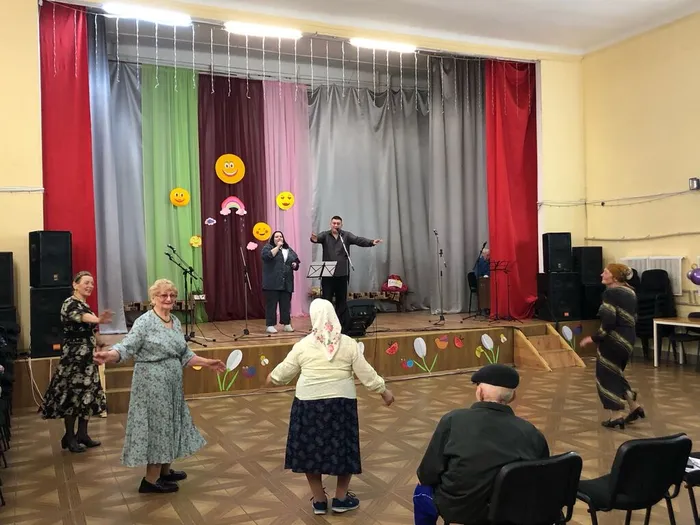 на фотографии участники концета  (2)