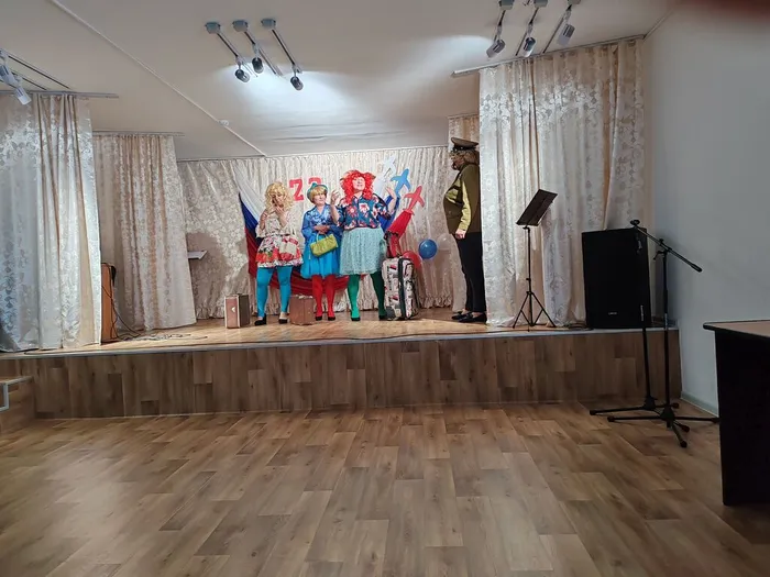На фото участники театрального коллектива Вдохновение