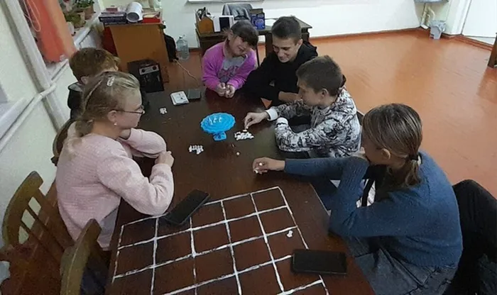 Участники встречи осваивают новые игры