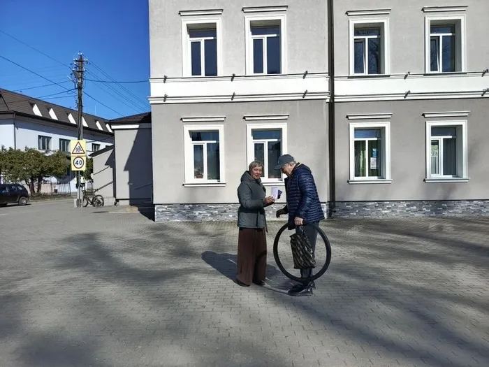 на фотографии участники акции (1)