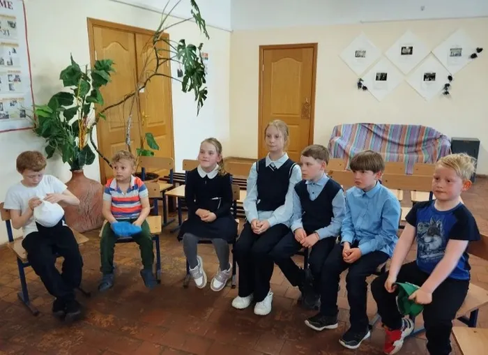 участники литературной гостиной.png