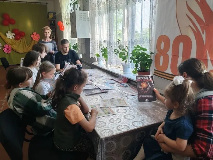 на фотографии участники беседы