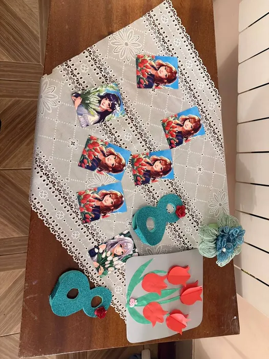 на фотографии праздничные открытки