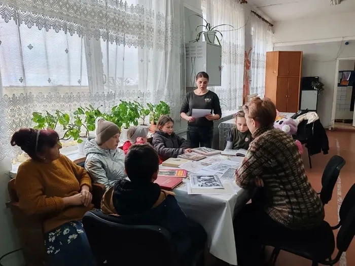 на фотографии участники беседы