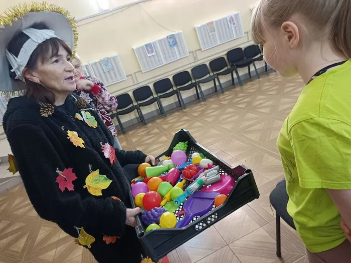 на фотографии участники игровой программы (1)