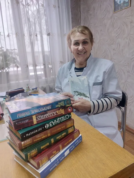 На фотографии участник Акции Дарите книги с любовью! Кулешова Г.В.