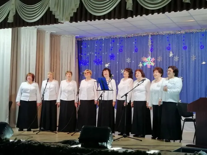 на фото ансамбль Фантазия
