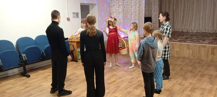 на фото фрагменты развлекательного вечера (2)