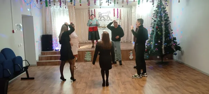 на фотографии участники мероприятия (5)