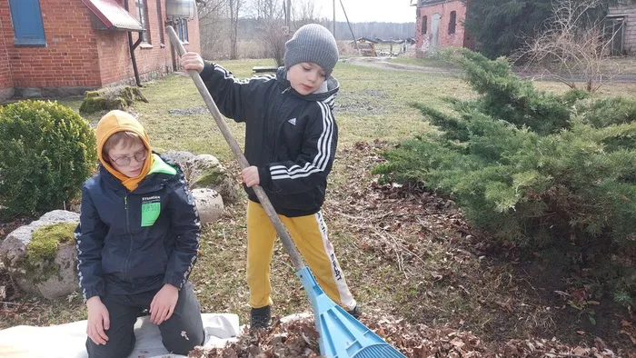 На фотографии наши добровольные помощники