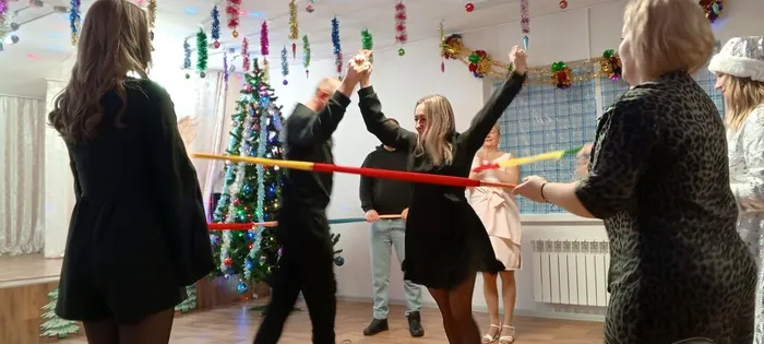 на фотографии участники мероприятия (4)