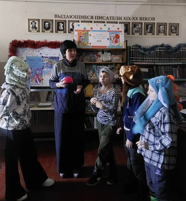 На фотографии игра Новогодние традиции