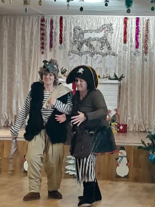 На фото фрагменты театрализованно - игрового представления Новогодняя сказка (3)