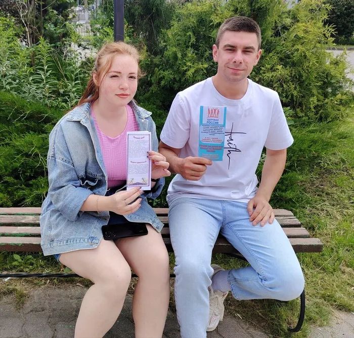 участники