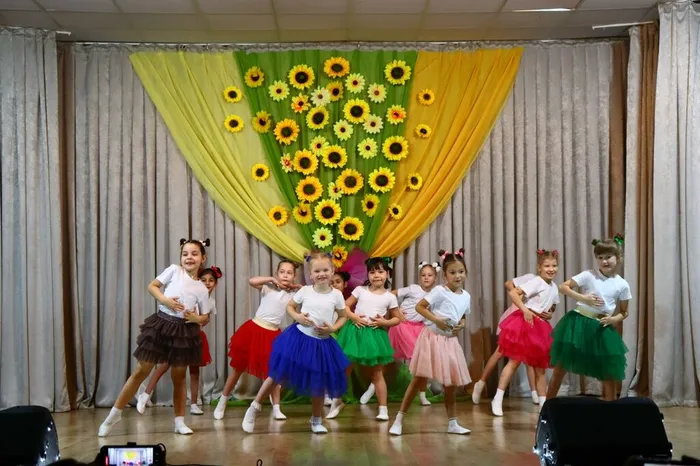 на фотографии участники концерта