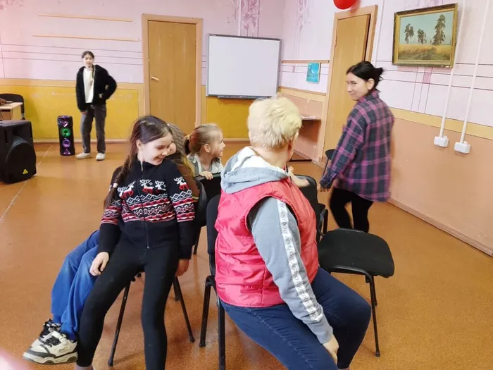 на фотографии участники игрорвой программы (5)