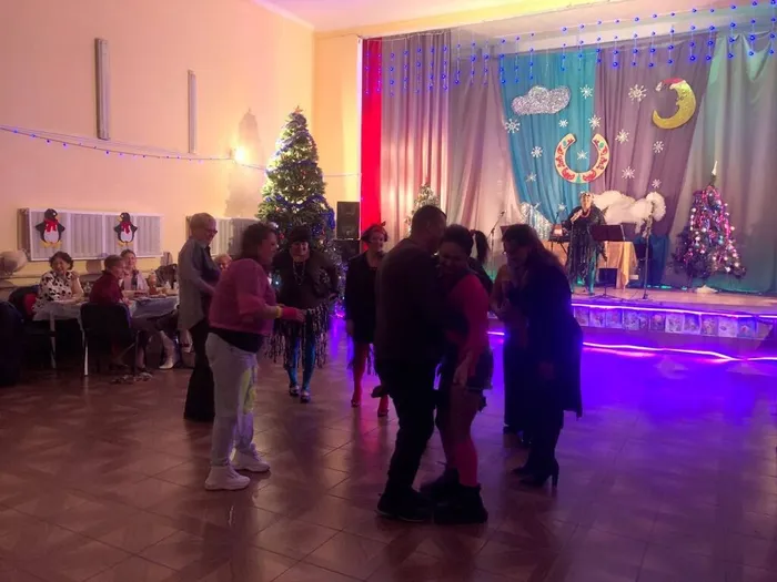 на фото участники встречи (2)