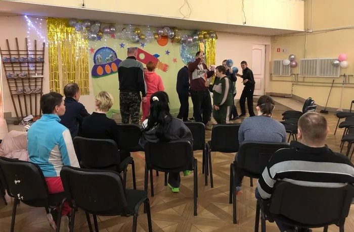 на фотографии участники мероприятия (4)