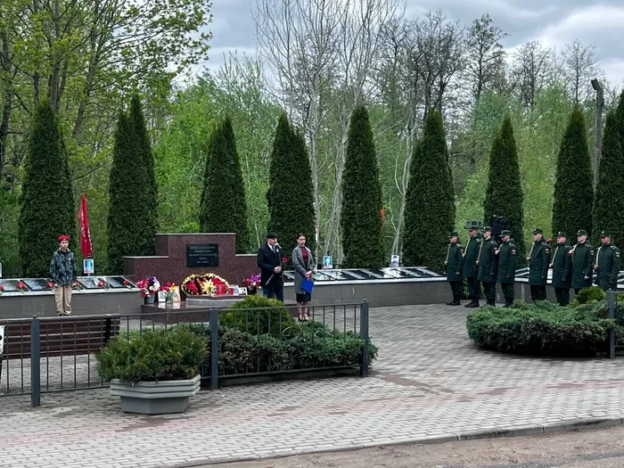 на фотографии фрагмент памятного мероприятия (1)