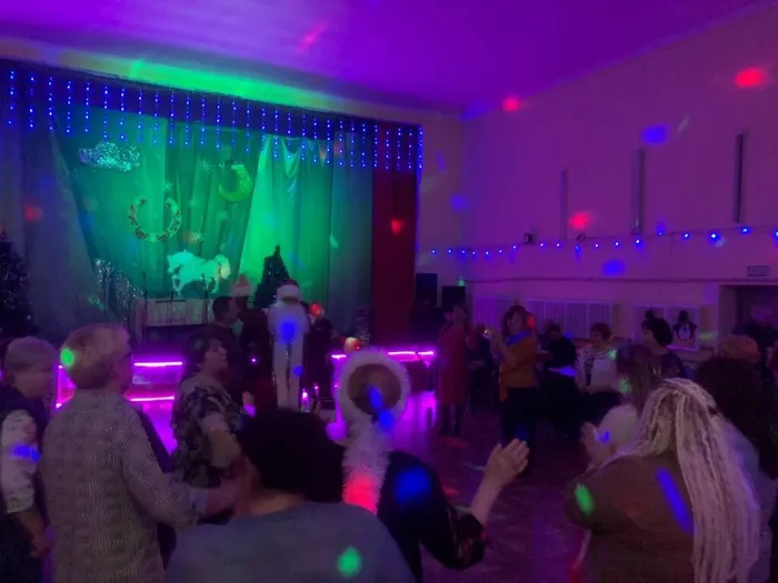 на фото участники встречи (4)