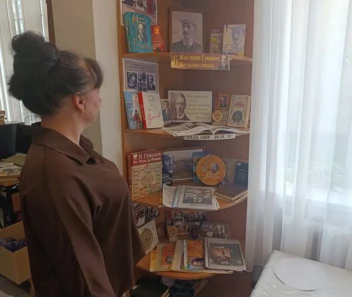 Щипкова Т. интересуется выставкой