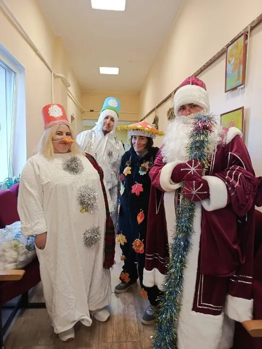 на фото герои праздника