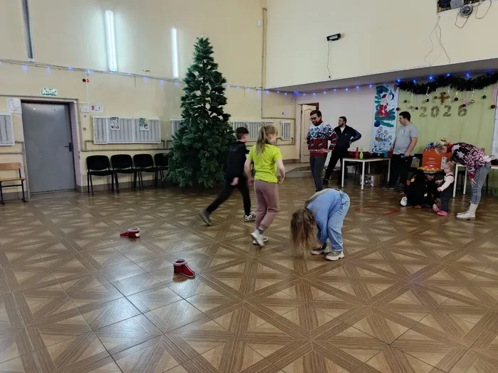 на фотографии участники игровой программы (4)