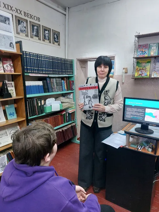 На фотографии идёт рассказ о важности Дороги жизни в блокадном Ленинграде