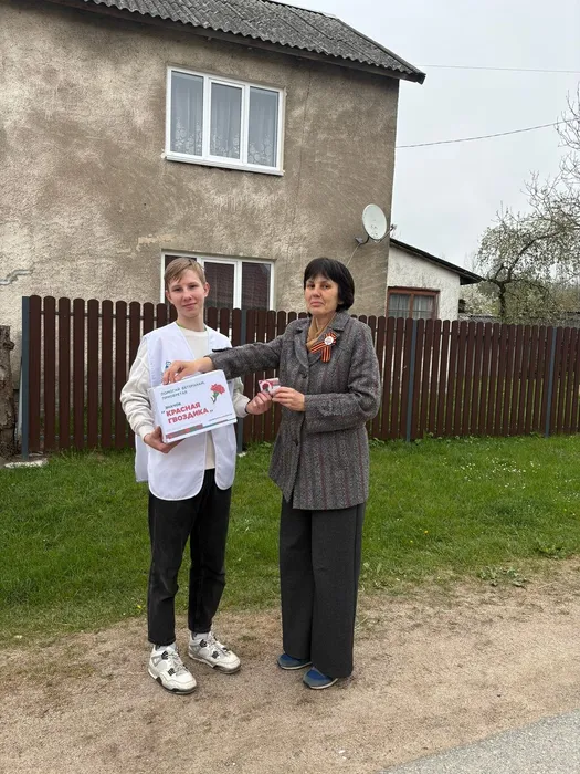 на фотографии участники акции (3)