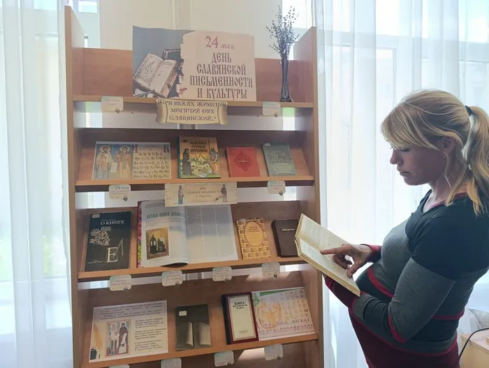 Козлова К. читает отрывок  А.Глухова Русь книжная