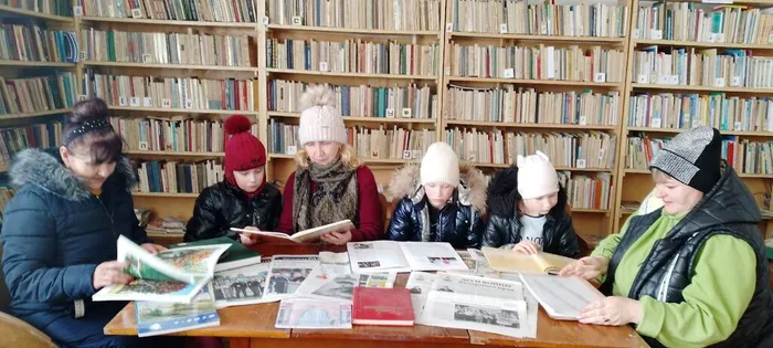 на фотографии участники беседы