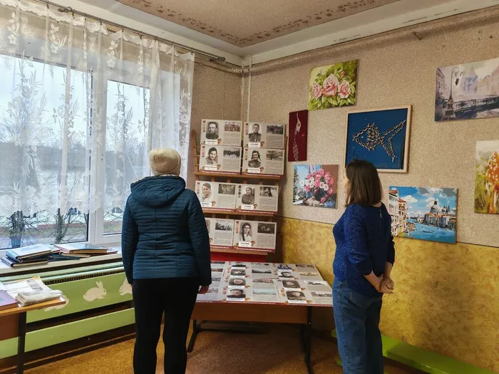 на фото посетители выставки (2)