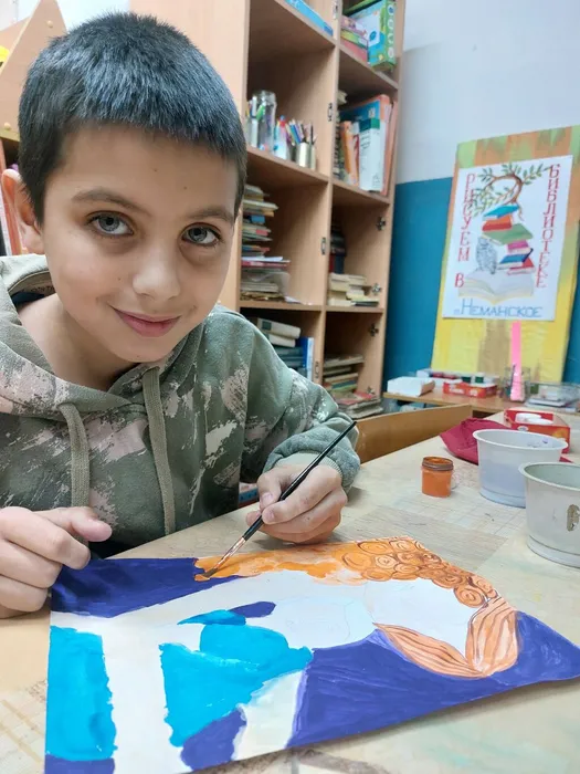 На фотографии Машкович Тимур выполняет свою работу