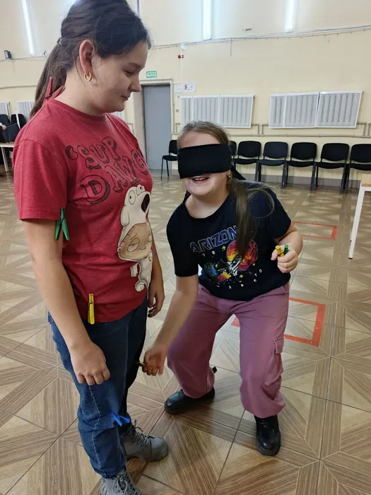 на фото участники программы (2)