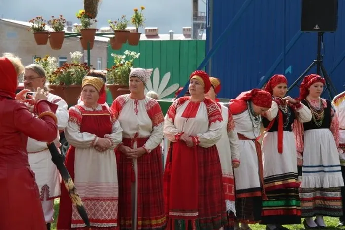 построение коллективов перед сценой